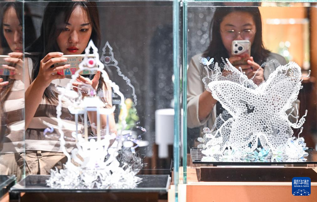 “琉光璃彩——淄博琉璃艺术展”在国博开展