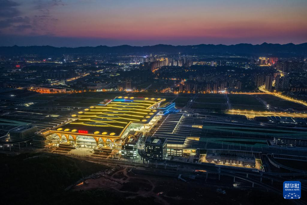 渝厦高铁重庆段7座车站完工亮相