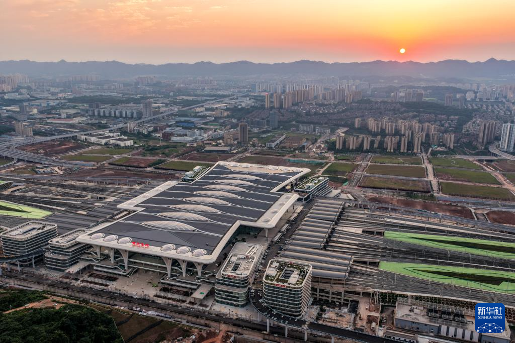 渝厦高铁重庆段7座车站完工亮相