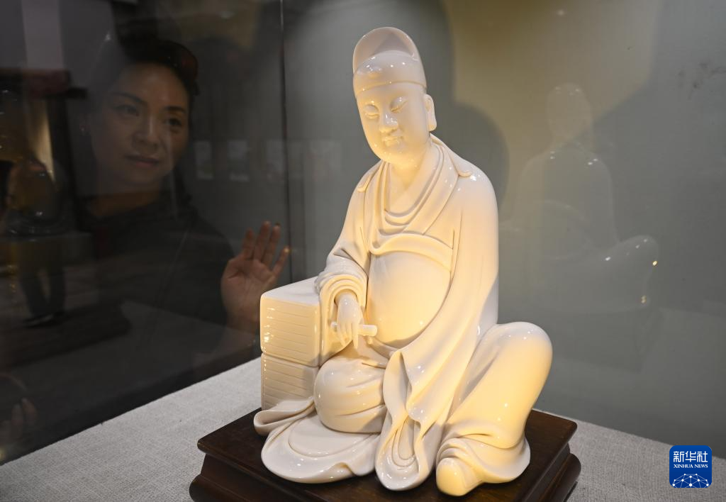 百余件德化陶瓷工艺美术作品亮相福州