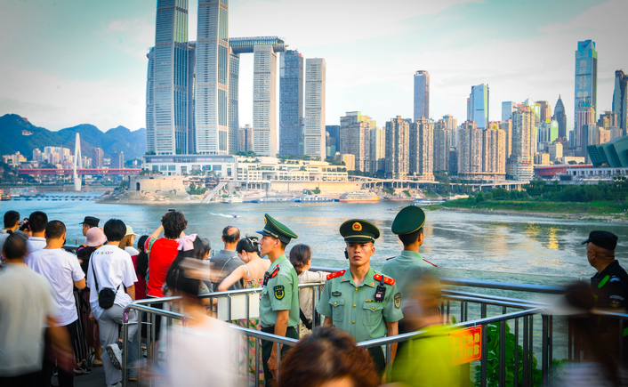 11787架无人机点亮山城夜空 武警官兵忠诚守护“魅力重庆”无人机灯光秀