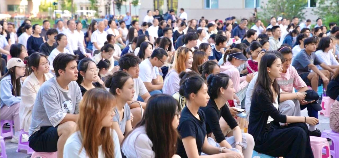 2025新疆网络文化系列主题活动：丝路回响 天山放歌——新疆艺术学院庆祝新疆维吾尔自治区成立70周年交响音乐会奏响时代华章！