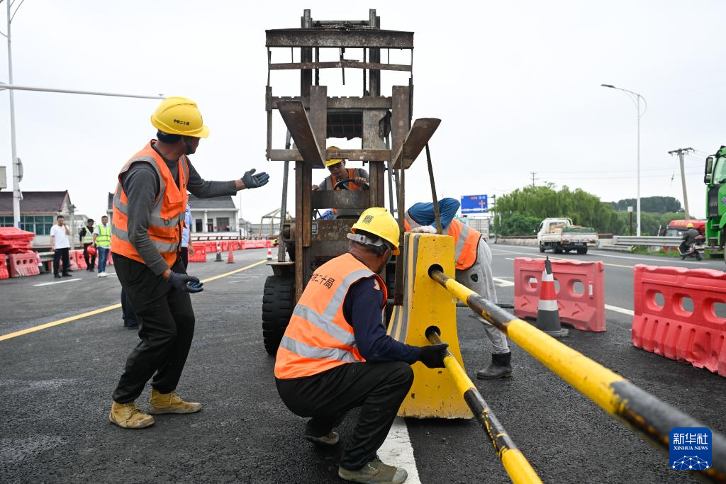 长湖申线(江苏段)航道整治工程新建平望大桥左幅通车