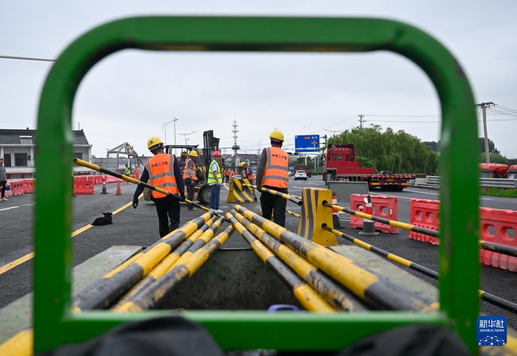 长湖申线(江苏段)航道整治工程新建平望大桥左幅通车