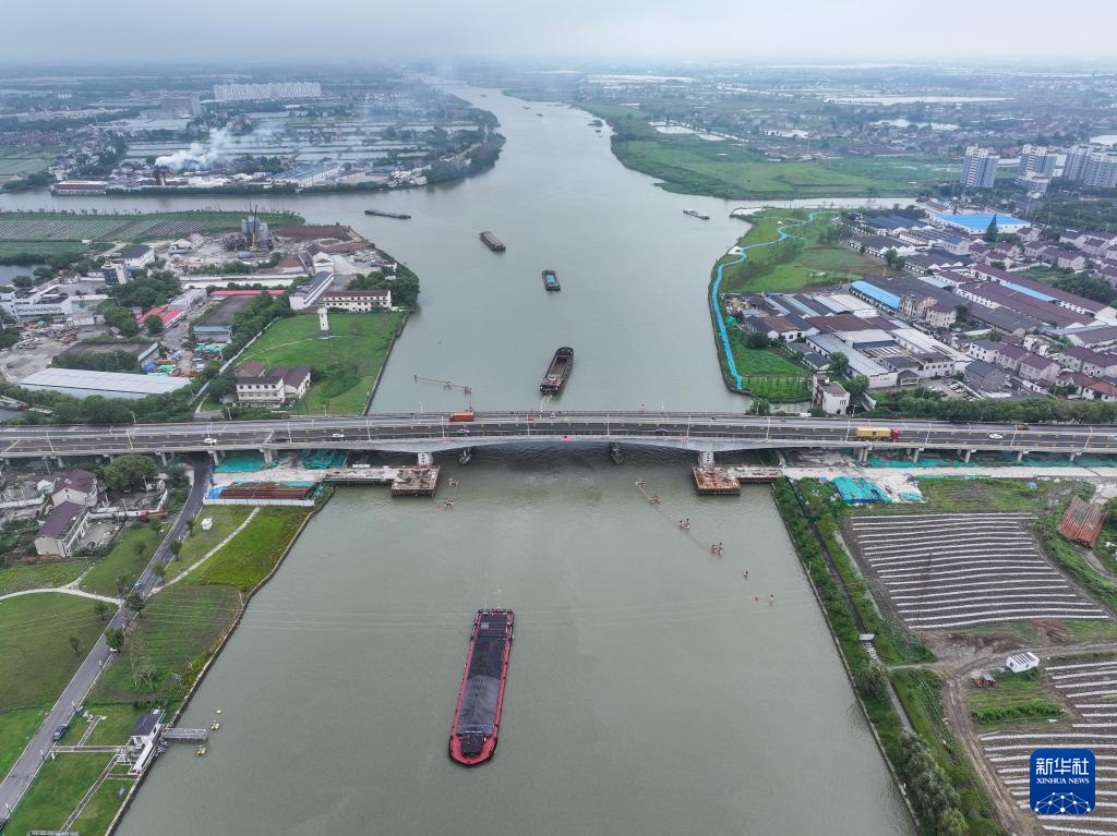 长湖申线(江苏段)航道整治工程新建平望大桥左幅通车