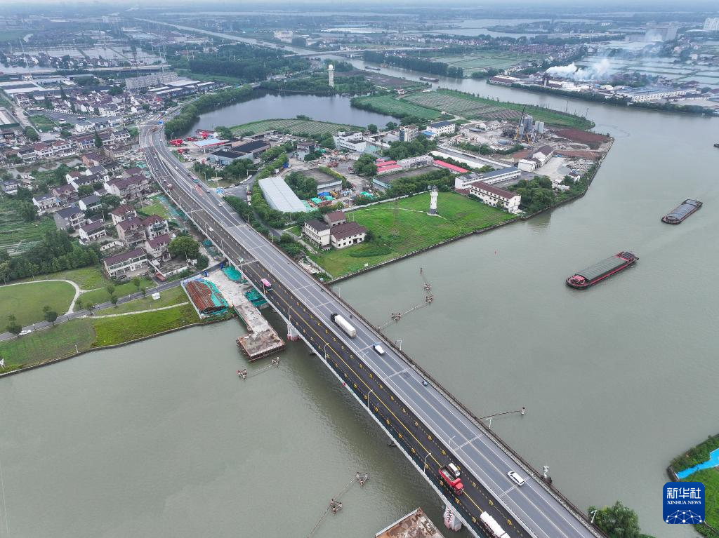 长湖申线(江苏段)航道整治工程新建平望大桥左幅通车