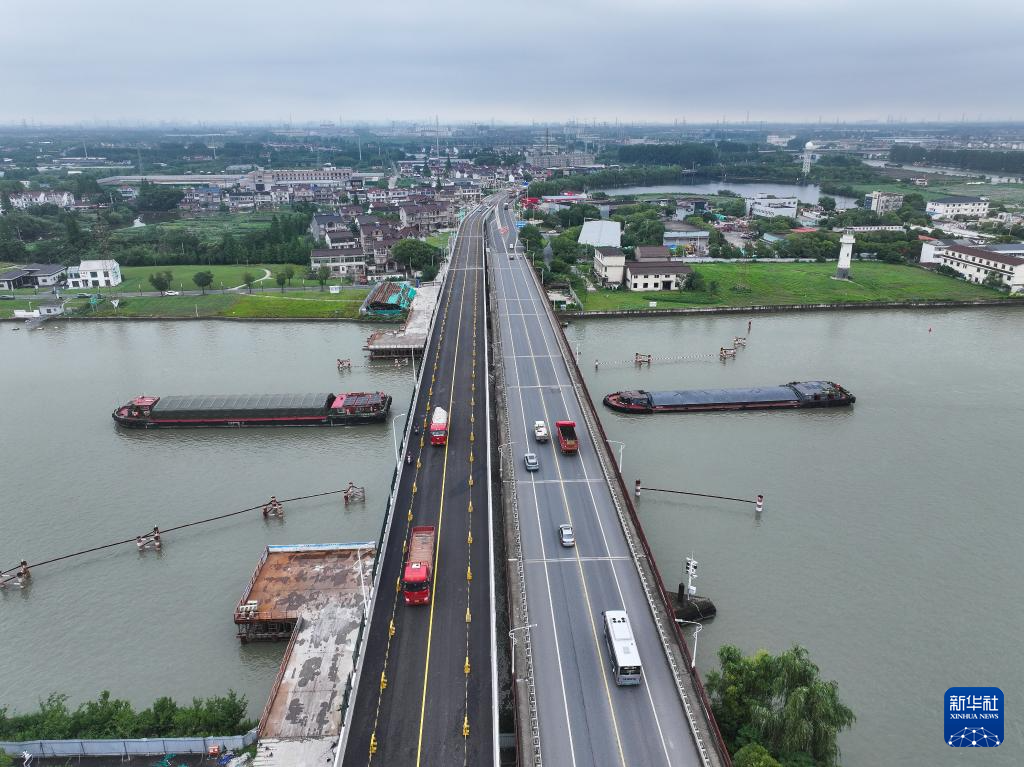 长湖申线(江苏段)航道整治工程新建平望大桥左幅通车