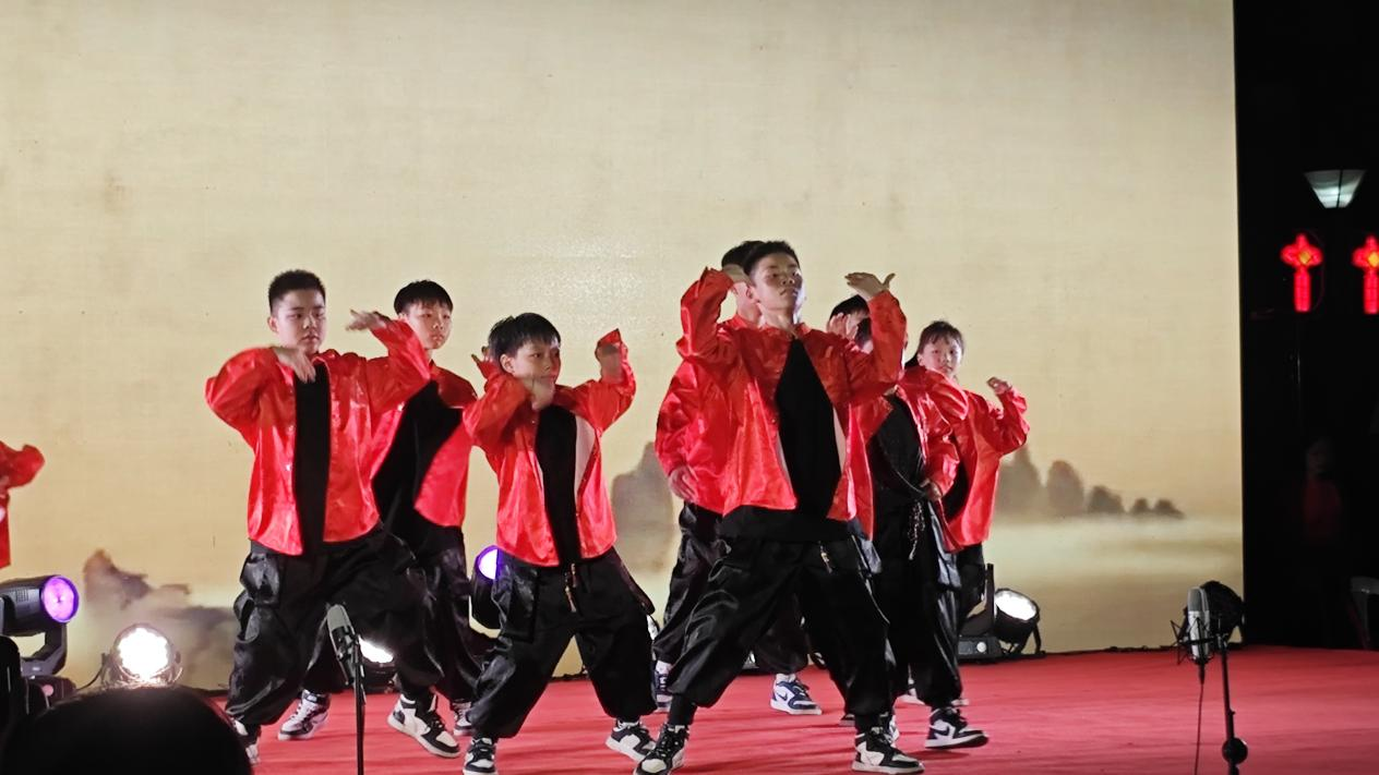 “家门口的幸福 唱响基层新篇章” ——第三届“聆听‘凤’音 心潮音乐会”华彩收官 “家门口的幸福 唱响基层新篇章” ——第三届“聆听‘凤’音 心潮音乐会”华彩收官