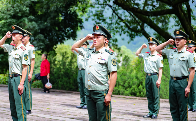 武警重庆总队执勤第三支队官兵走进刘伯承故居