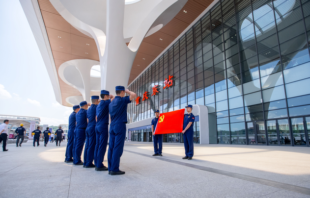 重庆市南岸区消防救援支队：党员冲锋在前 筑牢重庆东站安全屏障