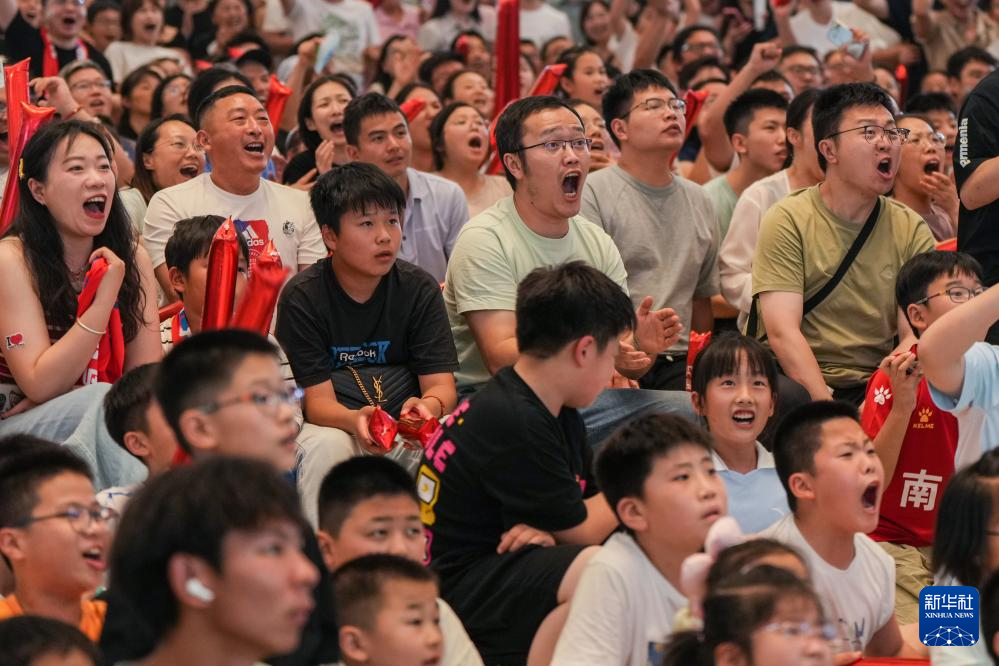 江苏南通:“第二现场”观赛区 城市“全域”看“苏超”