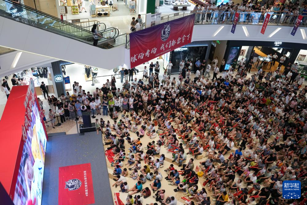 江苏南通:“第二现场”观赛区 城市“全域”看“苏超”