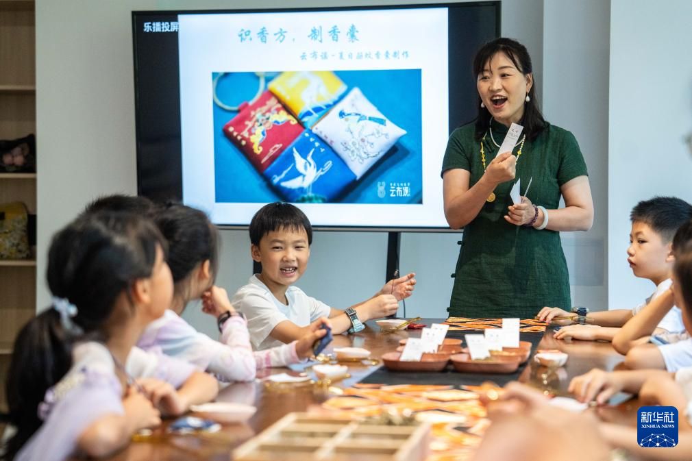 长沙:社区图书馆打造“家门口”文化生活空间