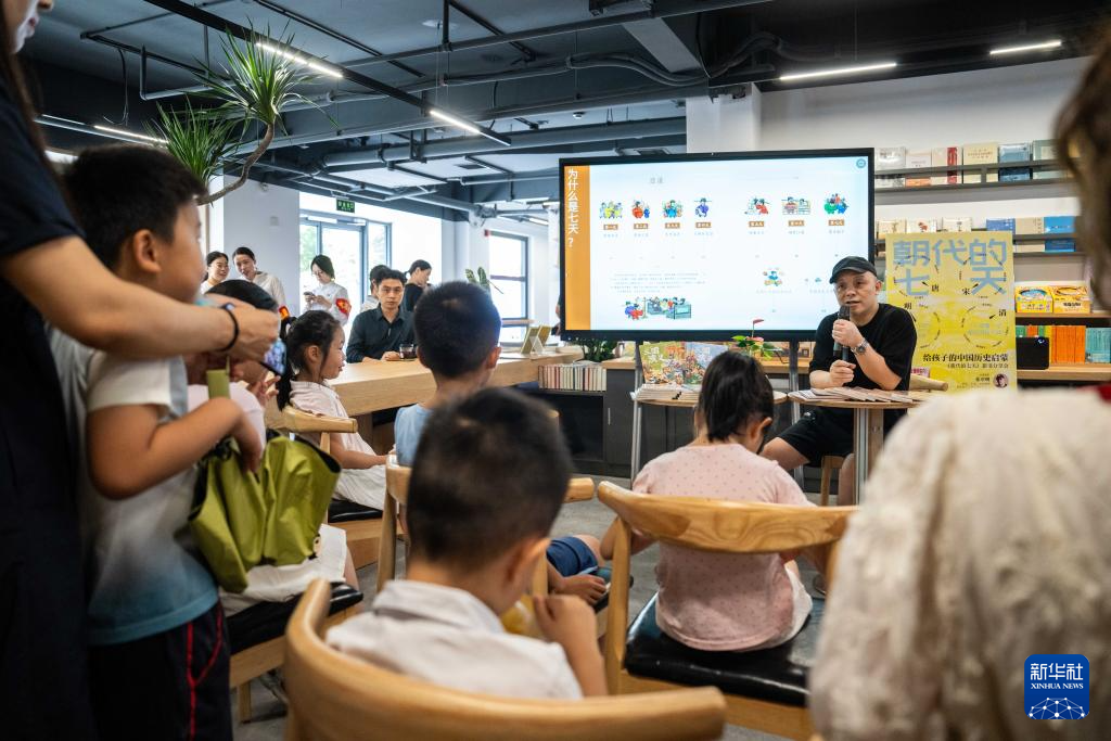 长沙:社区图书馆打造“家门口”文化生活空间