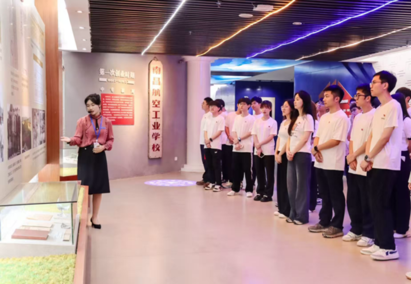 “在校最后一堂党课”：南昌航空大学为毕业生党员启新程注入红色动能