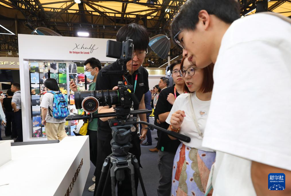 上海国际摄影器材和数码影像展开幕