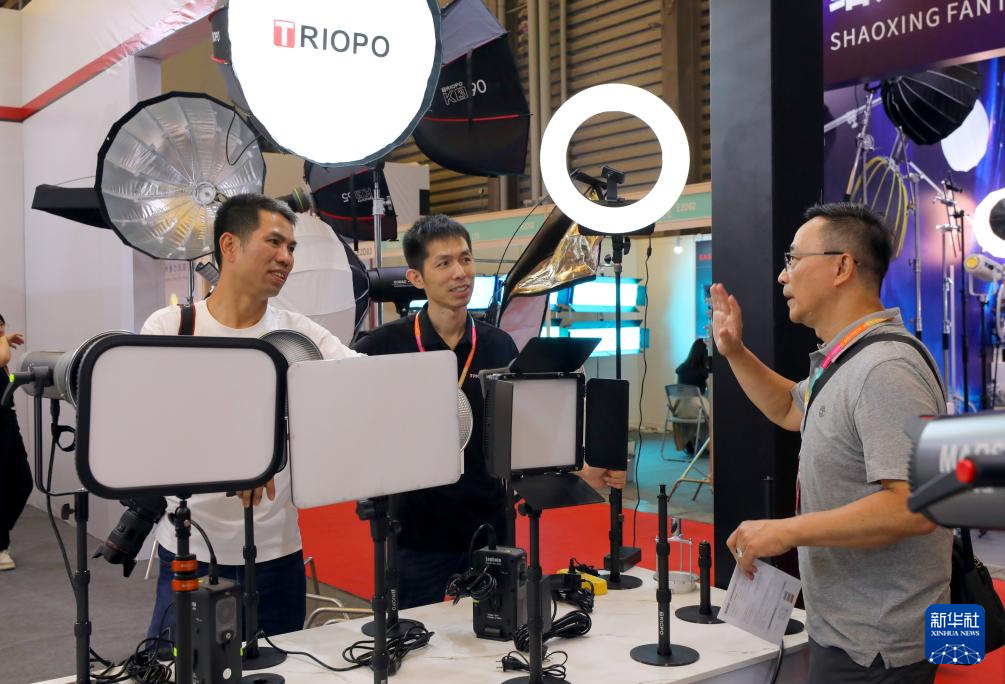 上海国际摄影器材和数码影像展开幕