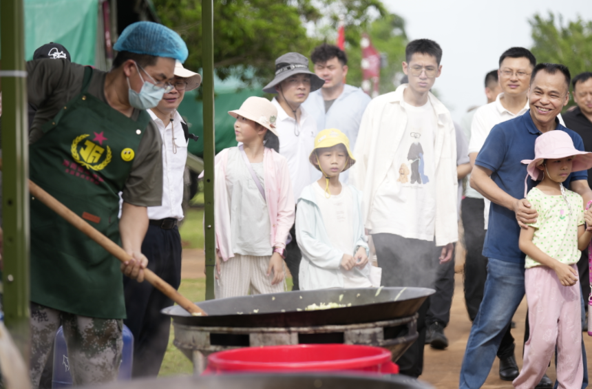海南省双拥办:多元活动架起军民连心桥 海南省双拥办:多元活动架起军民连心桥