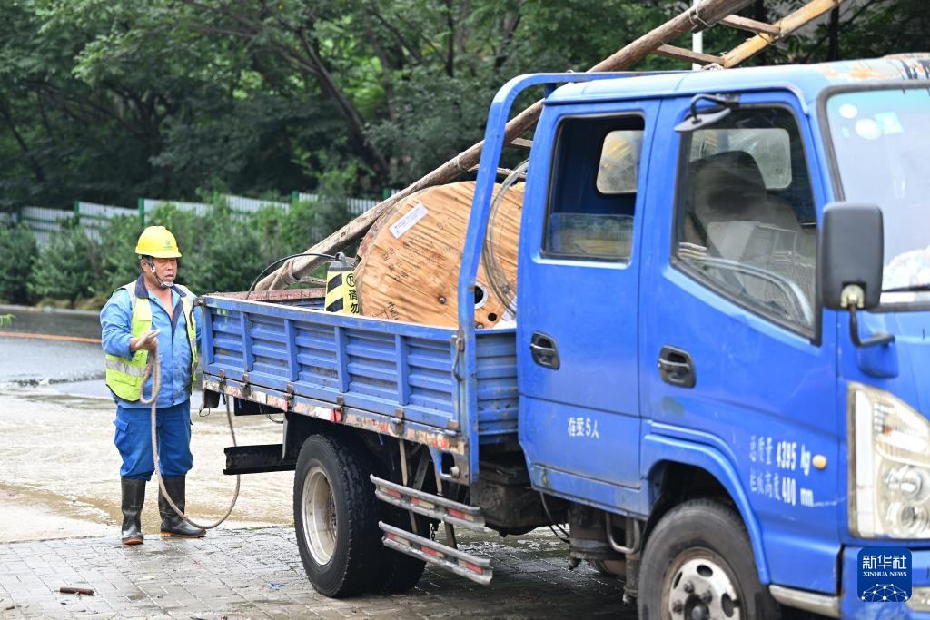 天津:山洪退去 抢修抢险