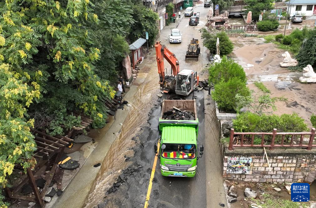 天津:山洪退去 抢修抢险