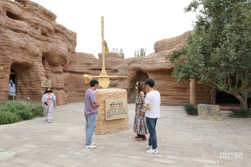 石榴花开 籽籽同心丨新疆阿克苏：民族乐器“弹”出村民的好日子