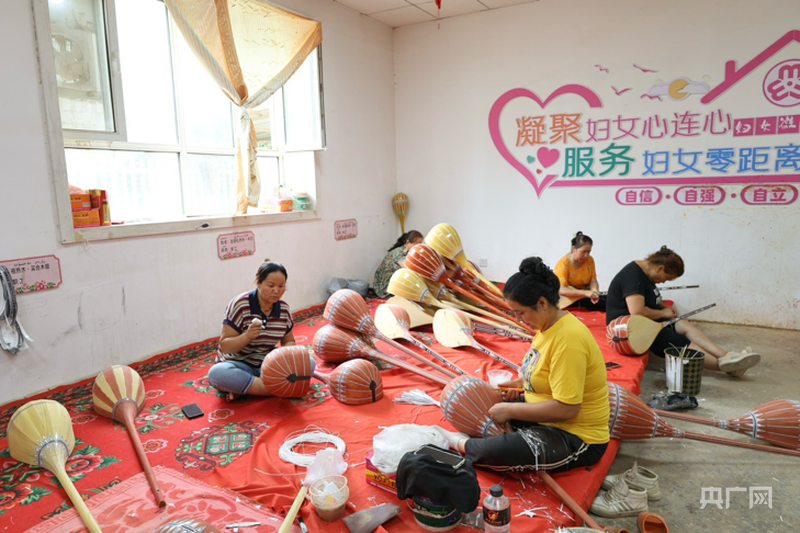 石榴花开 籽籽同心丨新疆阿克苏：民族乐器“弹”出村民的好日子