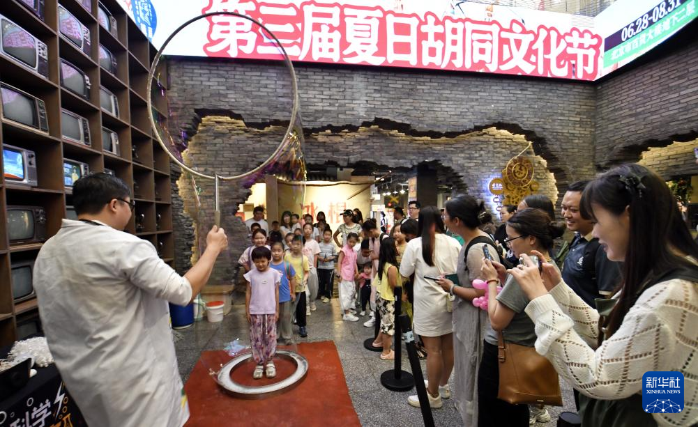 北京迎来暑期旅游热潮