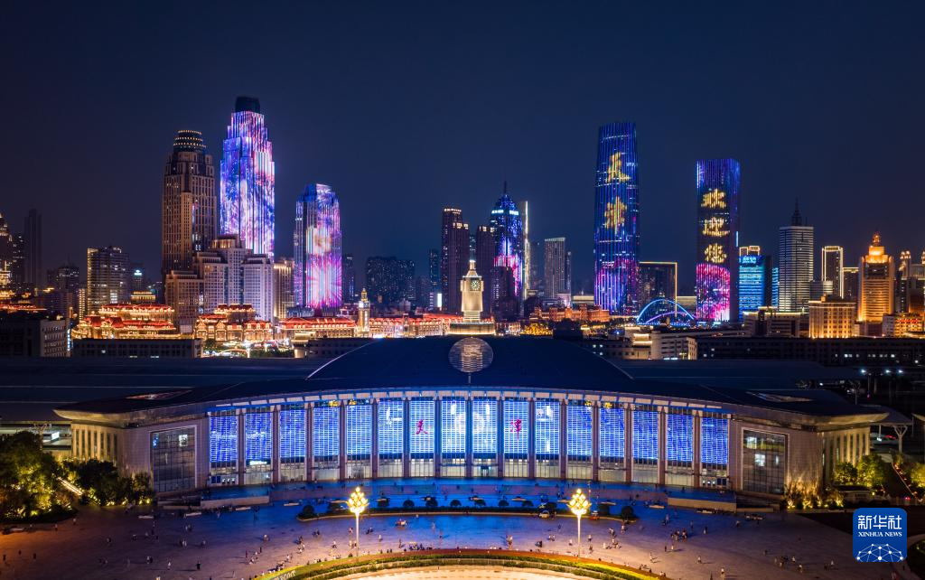 新华全媒+·飞阅中国|津彩夜空 光耀海河