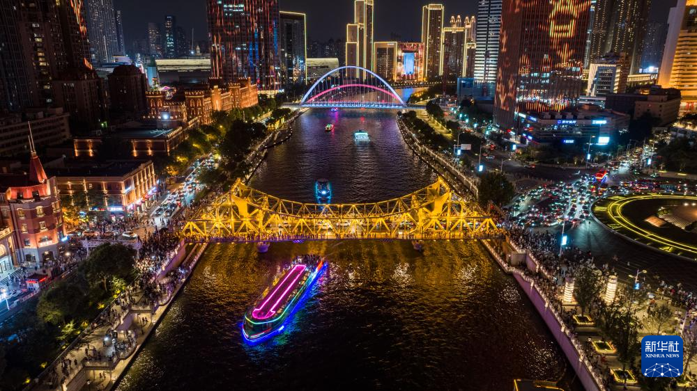 新华全媒+·飞阅中国|津彩夜空 光耀海河