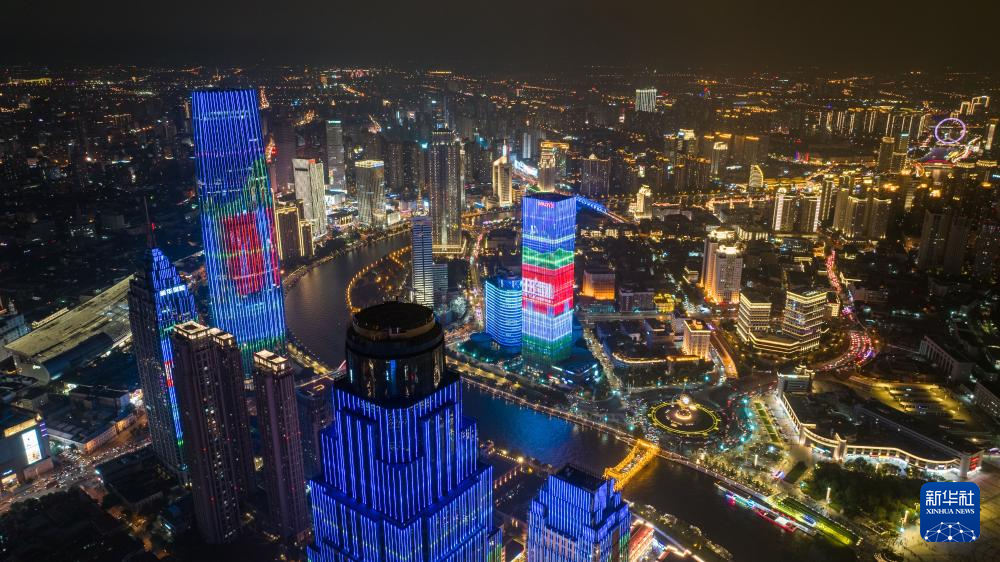 新华全媒+·飞阅中国|津彩夜空 光耀海河