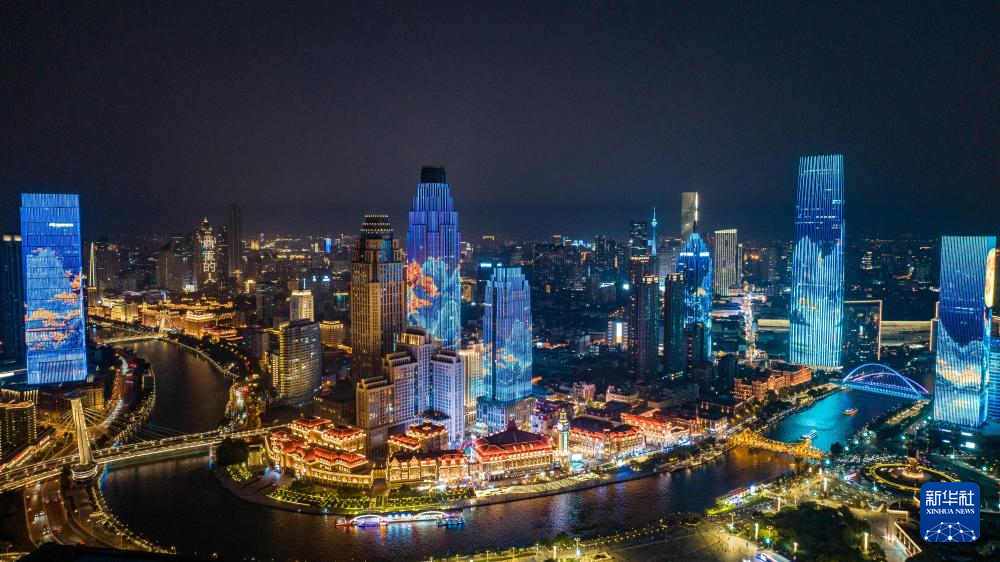 新华全媒+·飞阅中国|津彩夜空 光耀海河