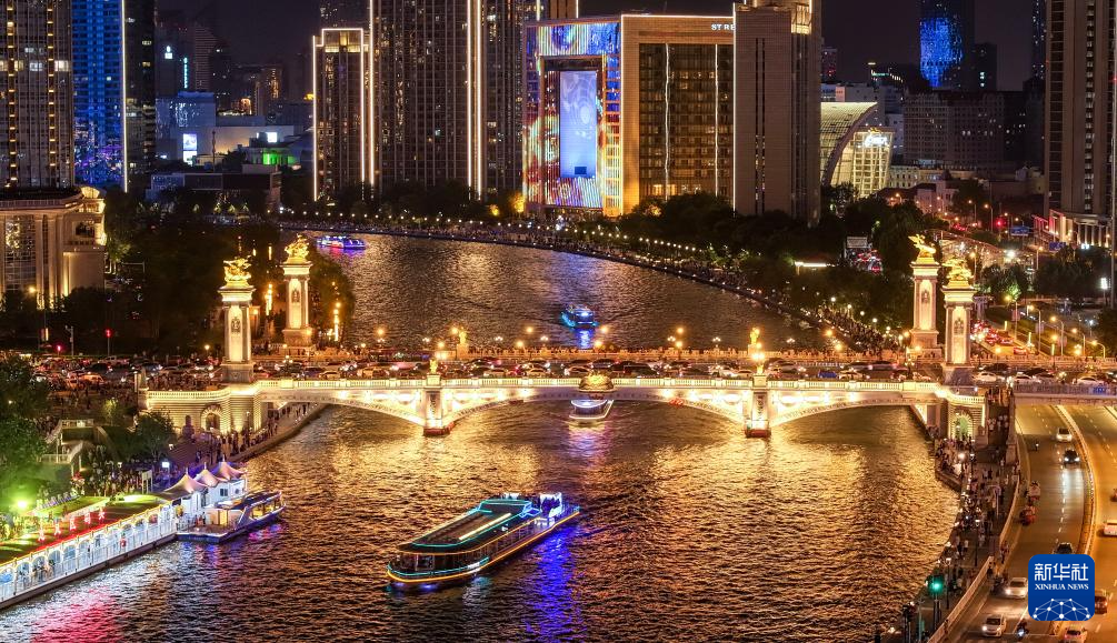 新华全媒+·飞阅中国|津彩夜空 光耀海河