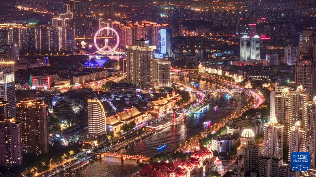 新华全媒+·飞阅中国|津彩夜空 光耀海河