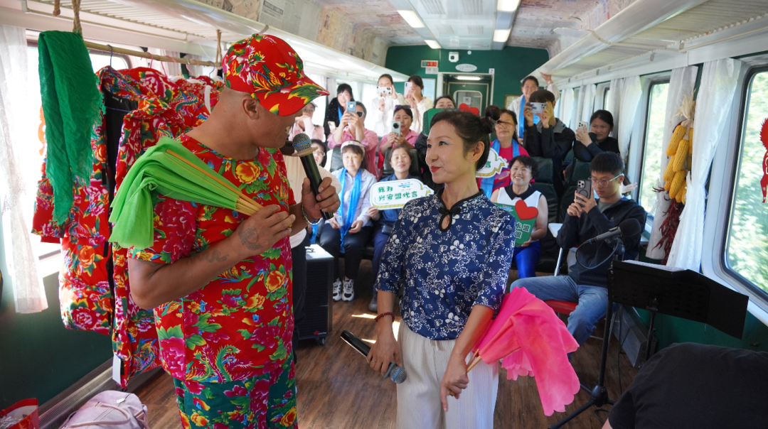 阿尔山号旅游列车:穿行绿水青山的浪漫之旅