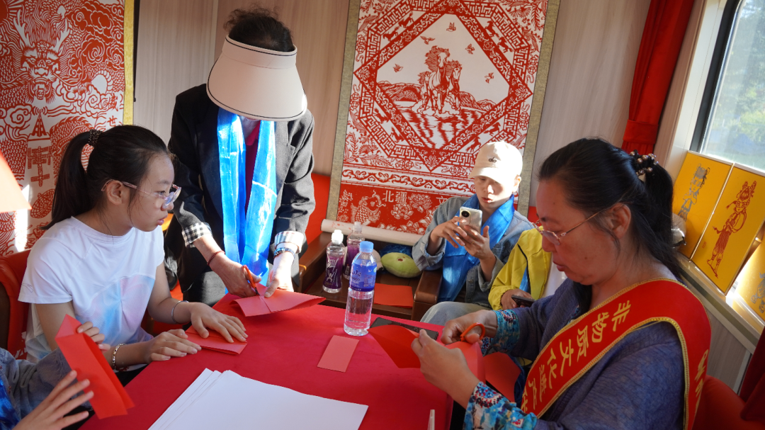 阿尔山号旅游列车:穿行绿水青山的浪漫之旅