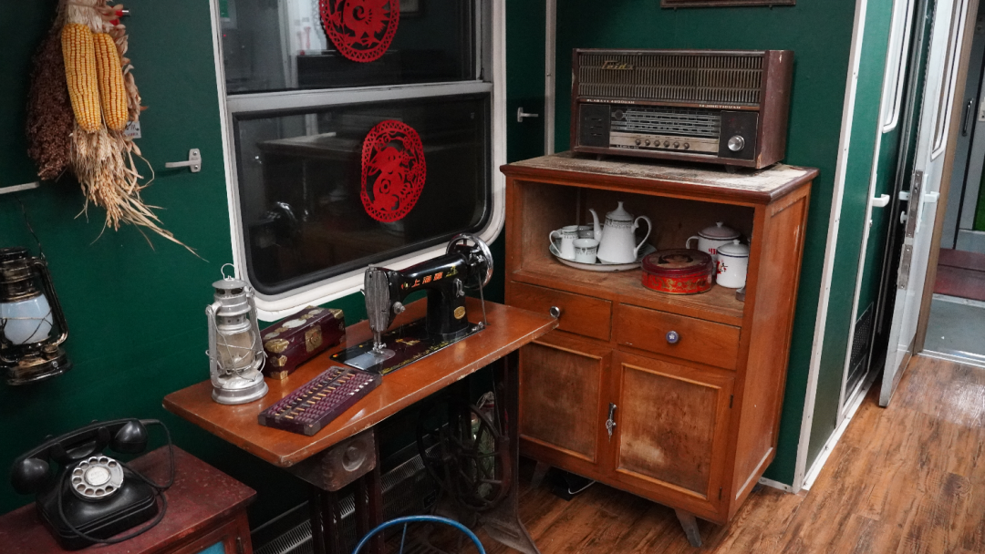 阿尔山号旅游列车:穿行绿水青山的浪漫之旅