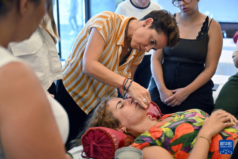 外国学员三亚学中医