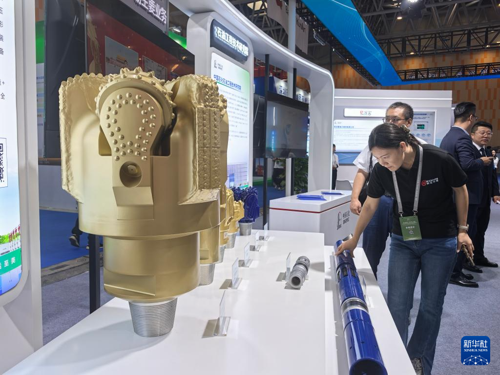 第七届中国（克拉玛依）国际石油天然气及石化技术装备展览会开幕