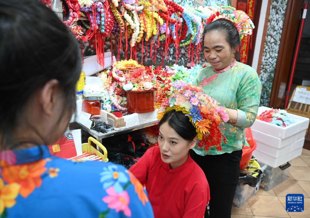 活力中国调研行|福建蟳埔村:簪花如潮涌 古村焕新生