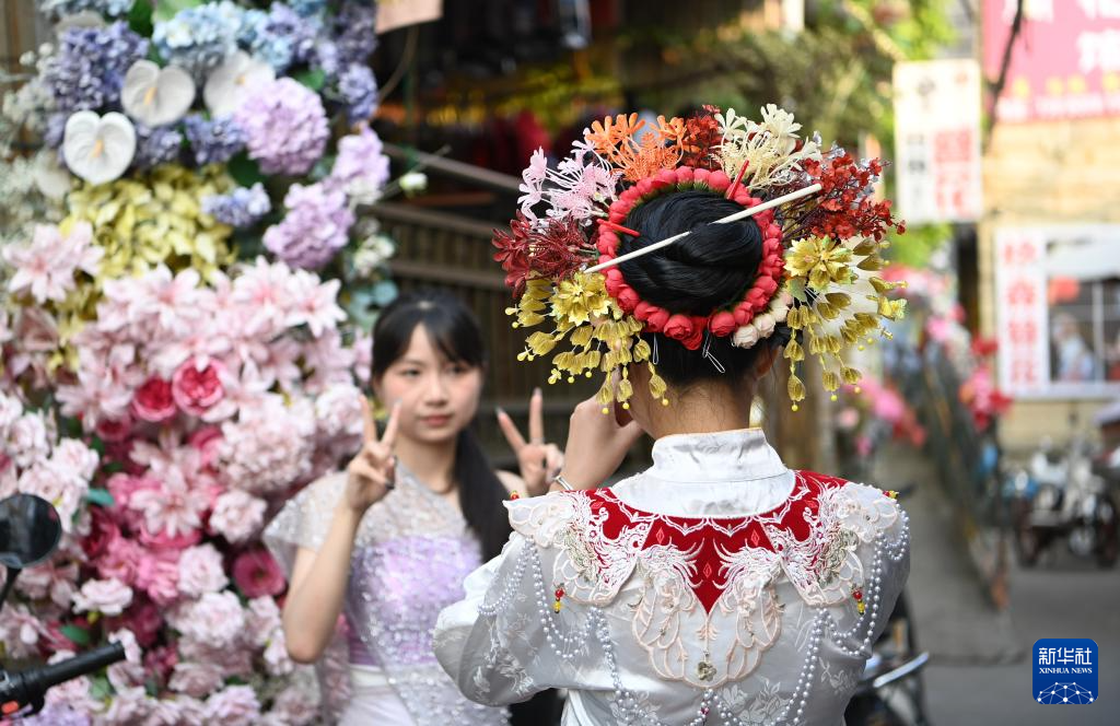 活力中国调研行|福建蟳埔村:簪花如潮涌 古村焕新生