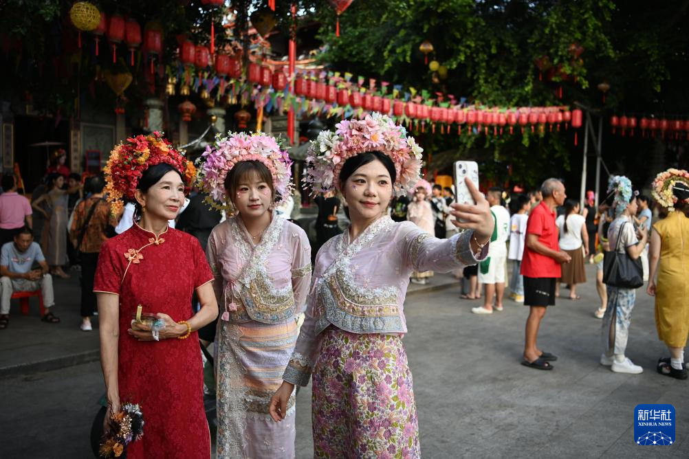 活力中国调研行|福建蟳埔村:簪花如潮涌 古村焕新生