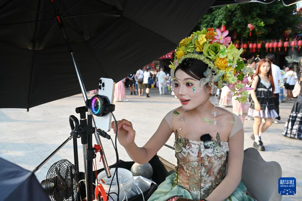 活力中国调研行|福建蟳埔村:簪花如潮涌 古村焕新生