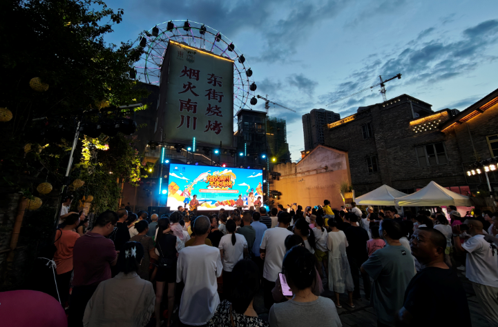 20家本土烧烤门店同台竞技 重庆南川烧烤擂台赛“点燃”夜经济