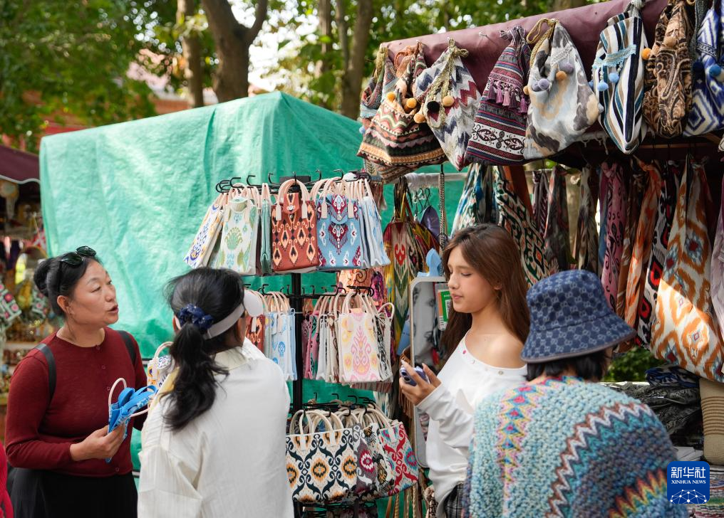 砥砺奋进七十载 天山南北谱华章丨新疆伊宁六星街：打造文旅融合新亮点