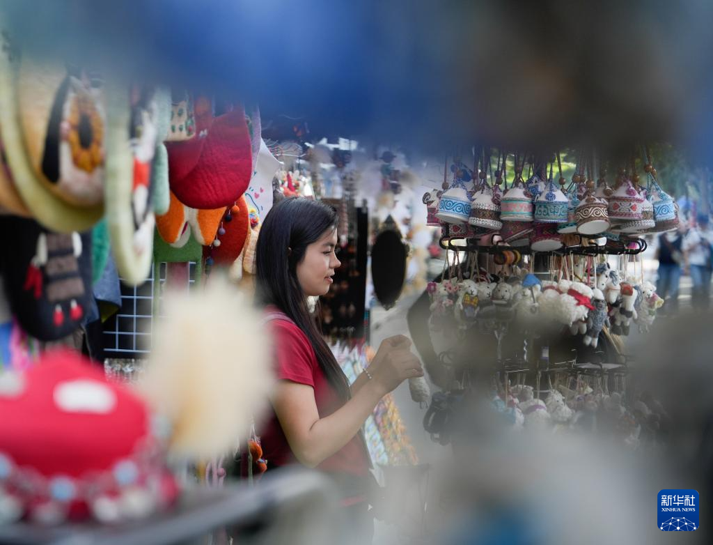 砥砺奋进七十载 天山南北谱华章丨新疆伊宁六星街：打造文旅融合新亮点