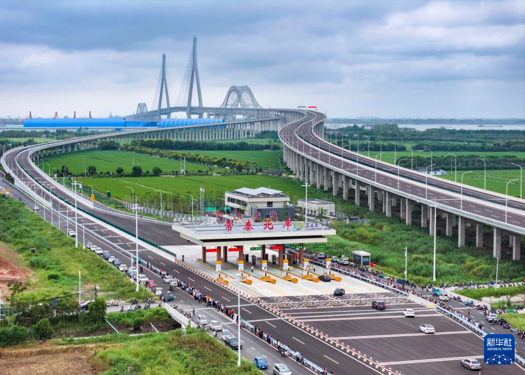 常泰长江大桥正式通车