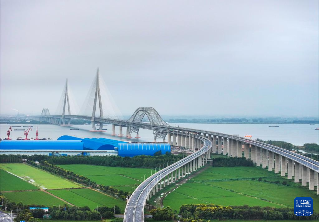 常泰长江大桥正式通车