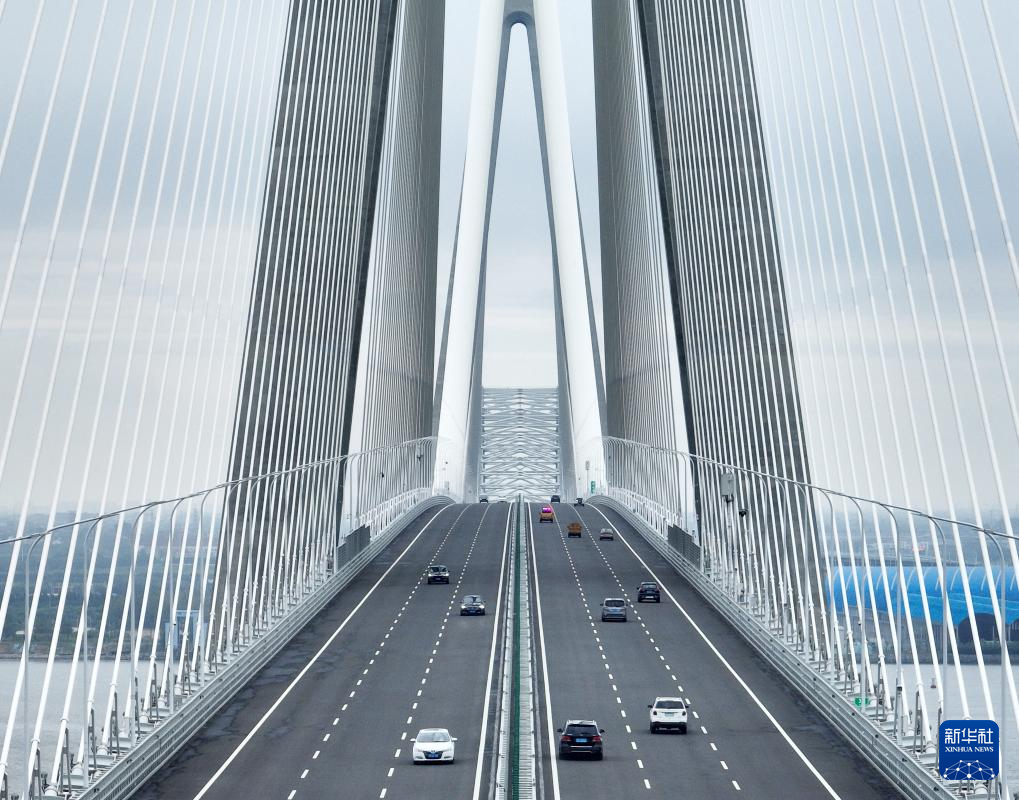 常泰长江大桥正式通车