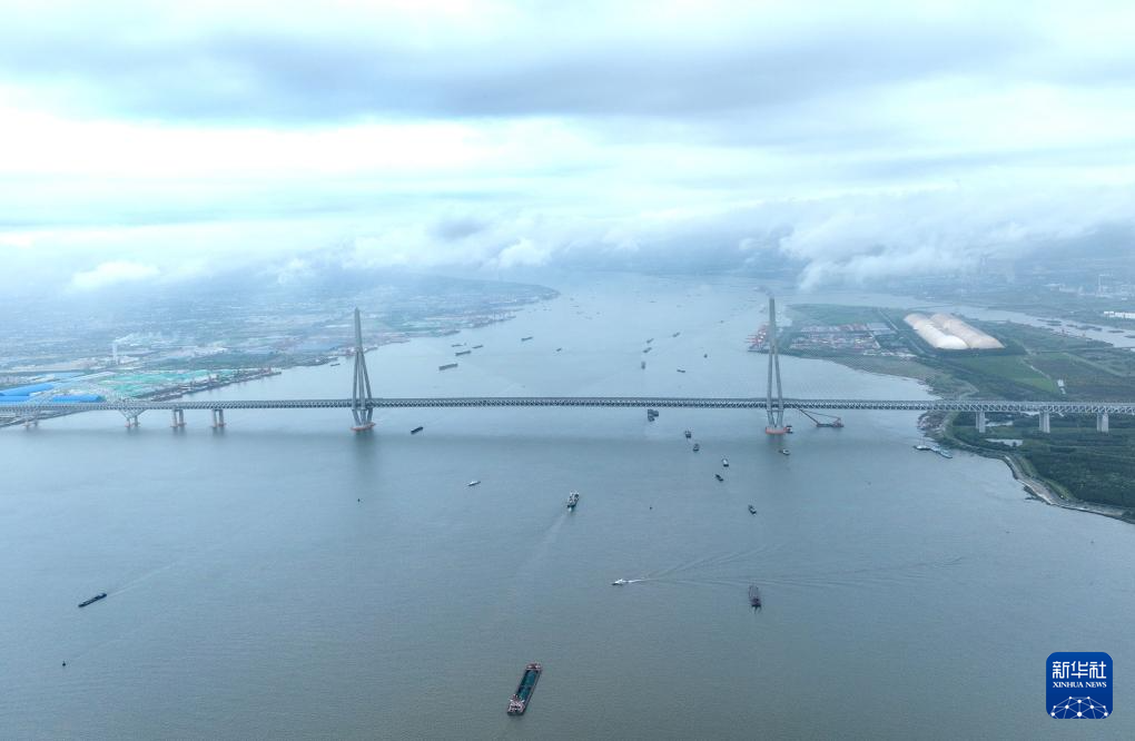 常泰长江大桥正式通车