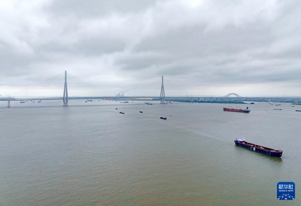 常泰长江大桥正式通车